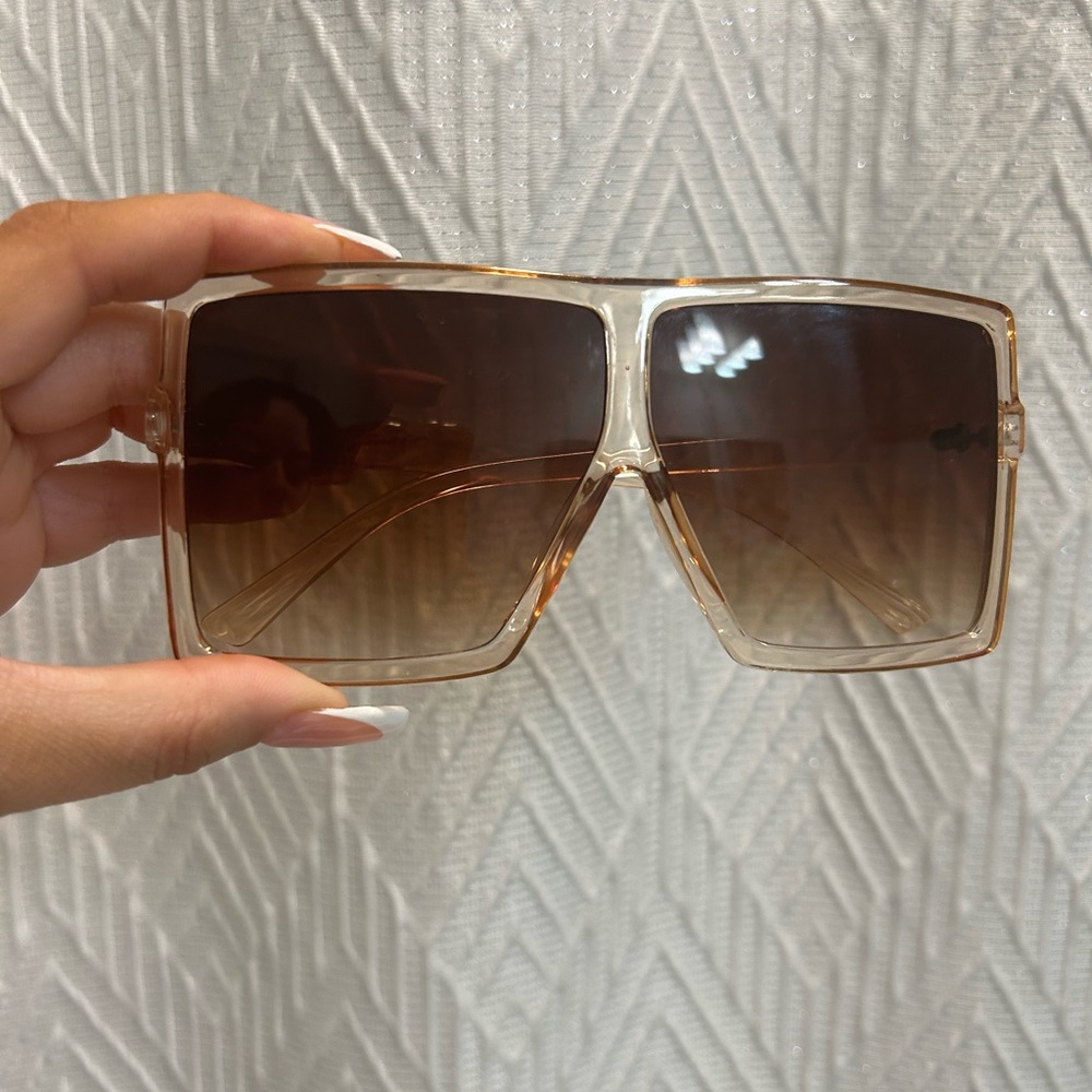 Oversized nude sunnies!